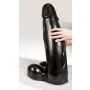 Dark Crystal Zwarte XXL Dildo met Balzak Teun - 43 cm-dark-crystal-zwarte-xxl-dildo-met-balzak-teun-43-cm-hand.jpg