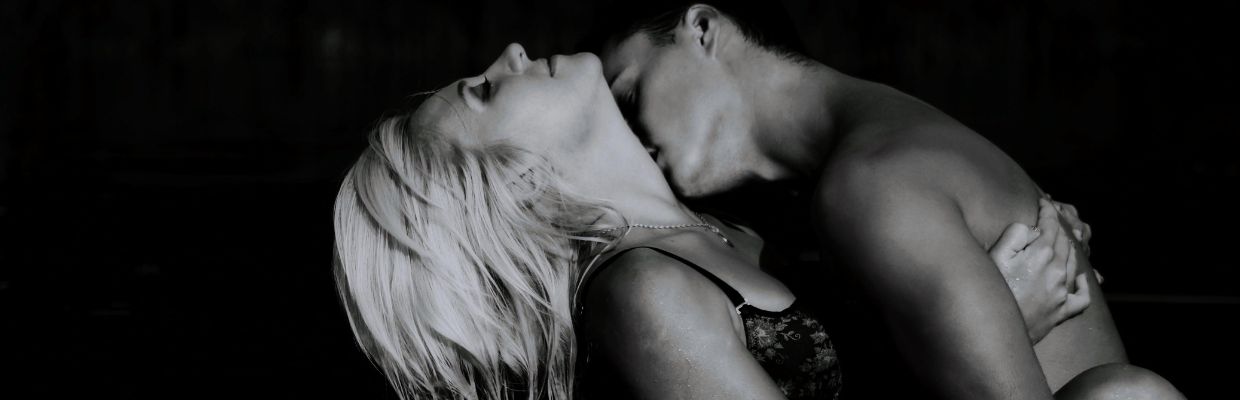 twee-mensen-die-intiem-zijn-met-elkaar