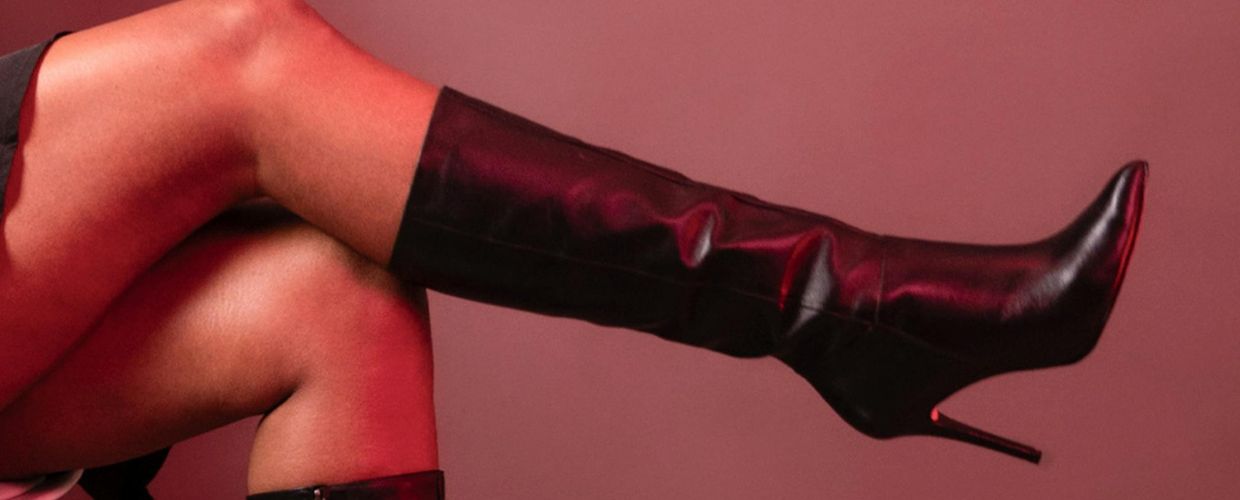 vrouwlijke-benen-met-hoge-hakken