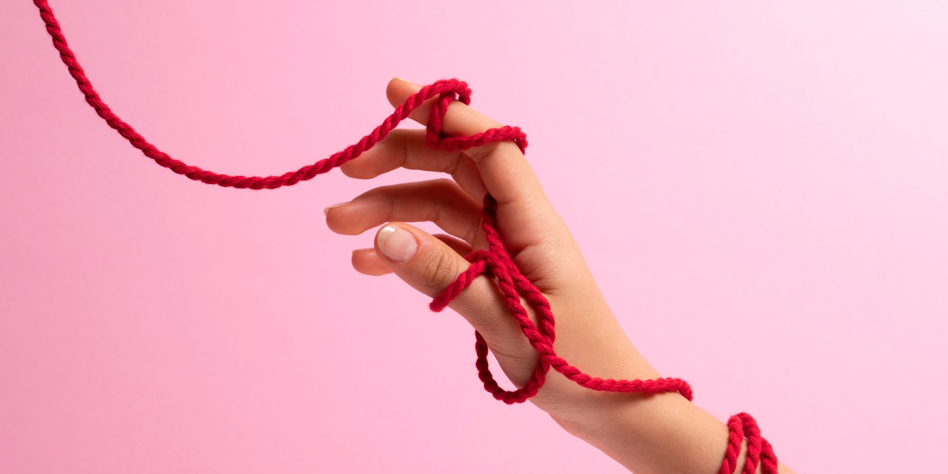 vrouw-rood-bondage-touw