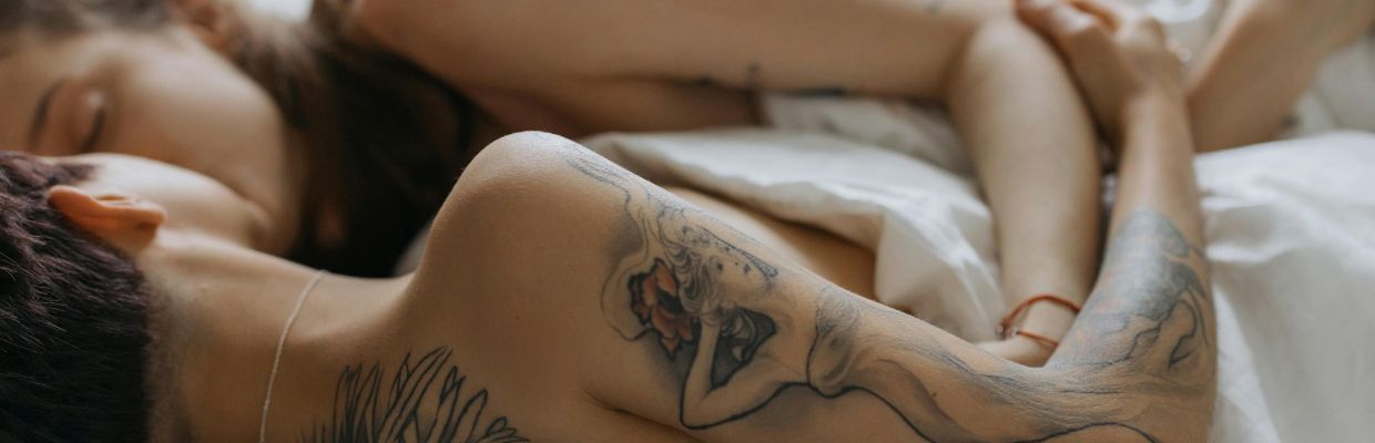 koppel-ligt-samen-in-bed