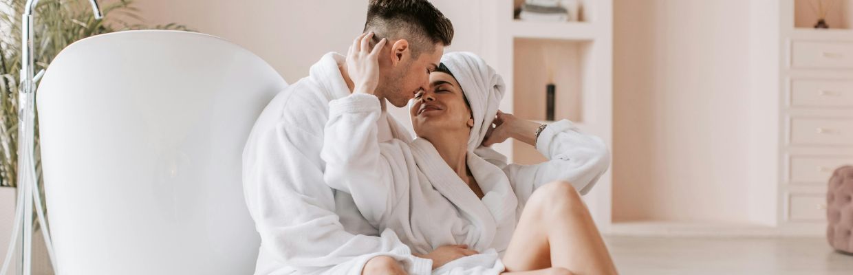 twee-mensen-in-badjassen