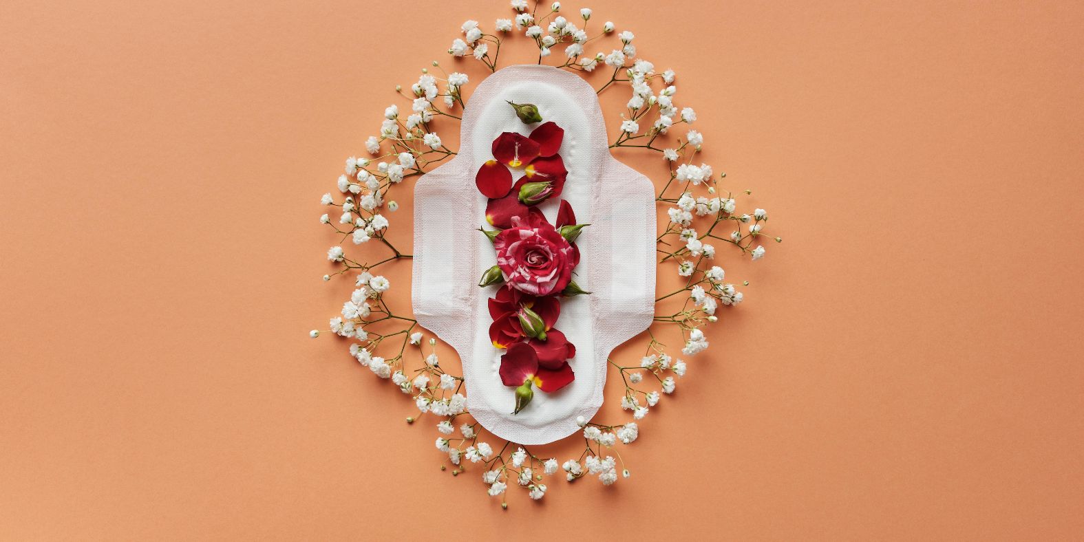 maandverband-op-oranje-achtergrond-met-rode-bloemen