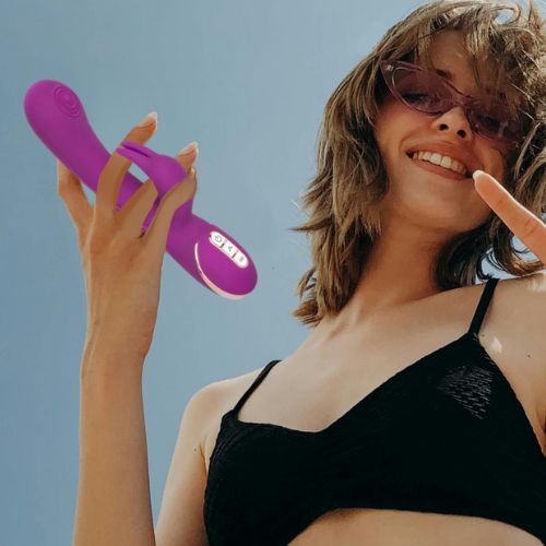 lachende-vrouw-met-vibrator-in-de-hand
